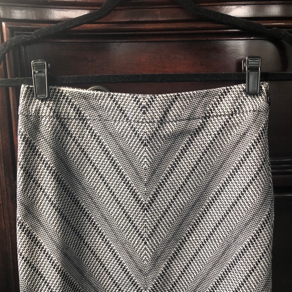 The Limited Knee Length A Line Skirt - Picture 2 of 4